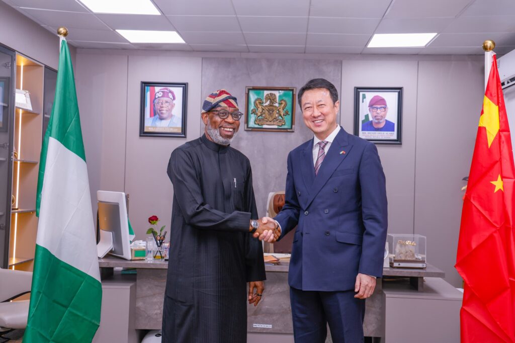 Alake and chinese ambassador